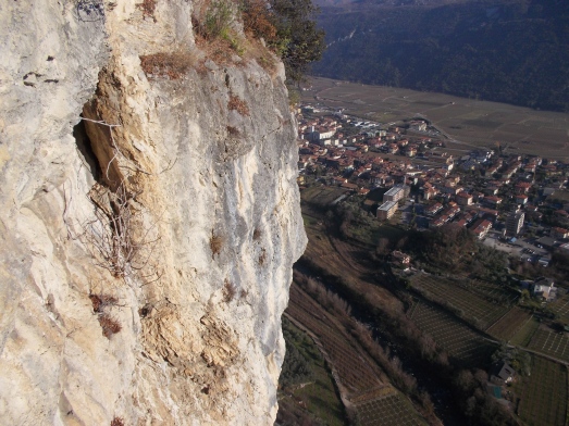 Il paese di Ceniga visto dalla parete, dicembre 2015