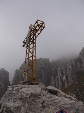 Grignetta, la croce di vetta del Torrione Fiorelli, ottobre 2013